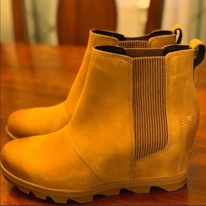 Sorel Joan of Arc II Chelsea boot